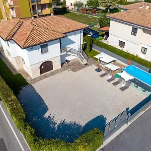  Ferienhaus Azdora